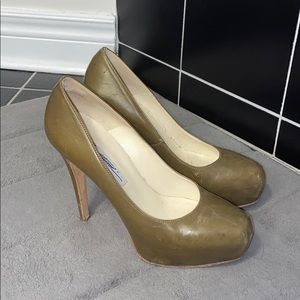 Brian Atwood Olive Pumps - size 35.5